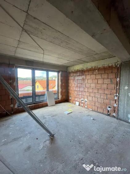 Apartament cu 2 camere semidecomandat în Independenței