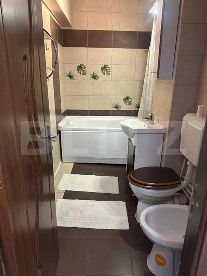 Apartament cu 3 camere decomandat, mobilat în Nicolina