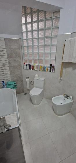 Casă cu 6 camere cu Teren 150 Mp în Central