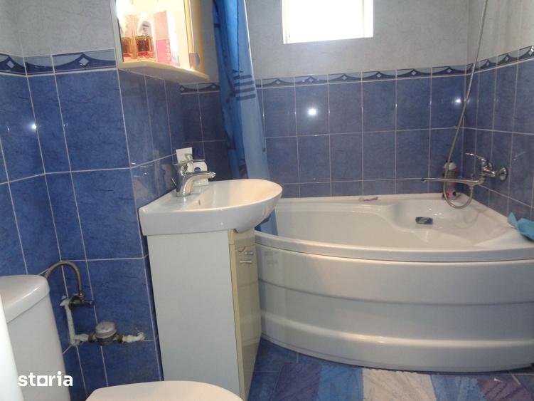 Apartament cu 3 camere decomandat în Bujac