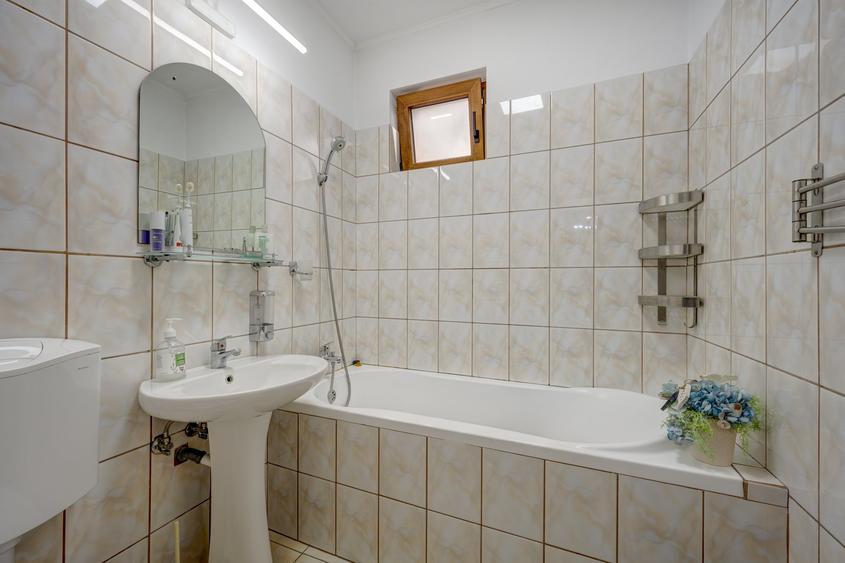 Casă individuală cu 5 camere cu Canalizare în Bucureștii Noi