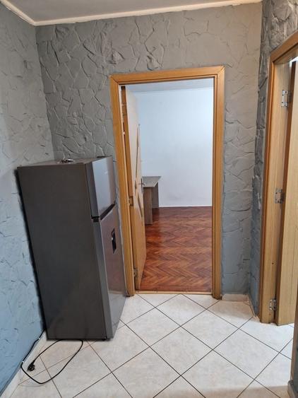 Inchiriez garsoniera comfort 1 aflata la parterul unui bloc de 4 etaje ,35 mp,situata pe bulevardul 1DECEMBRIE 1918 nr.38 sector Bucuresti. - 4
