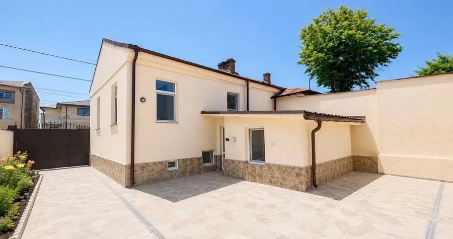 Casă individuală cu 4 camere cu Canalizare în Casa de Cultură