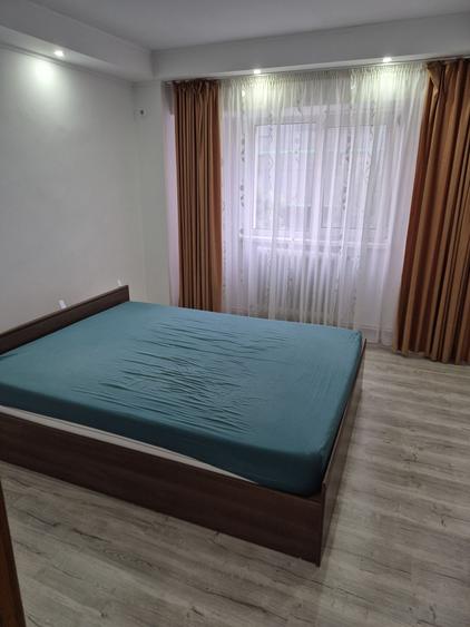Apartament cu 3 camere decomandat în Curtești