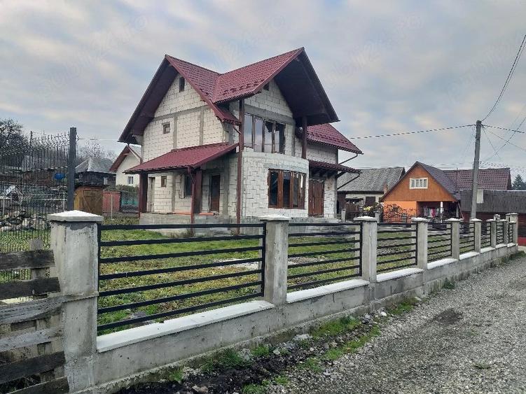 Casă cu Teren 555 Mp în Budești