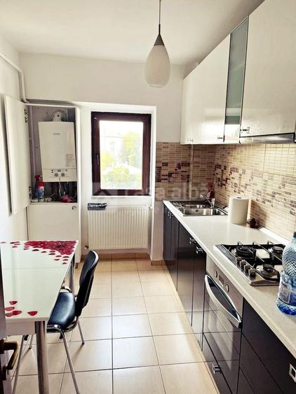 Apartament cu 3 camere decomandat, mobilat în Central