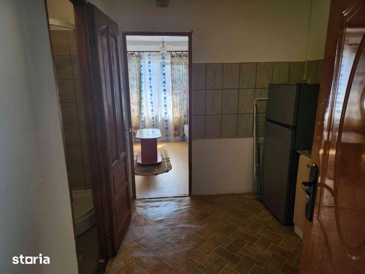 Garsonieră în Est