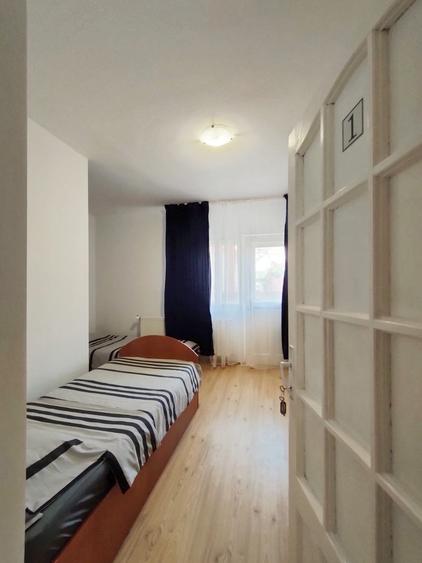 Casă cu 5 camere cu Teren 100 Mp în Central