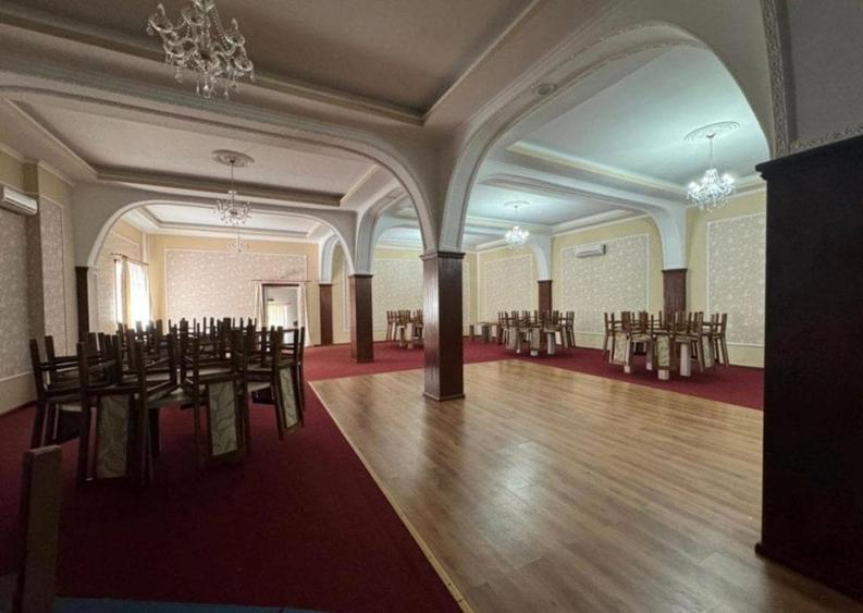 Spațiu comercial, de 1,300 mp, în Siret