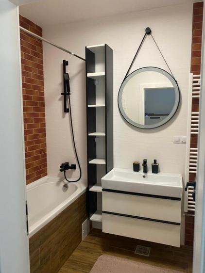 Apartament cu 3 camere semidecomandat în Central