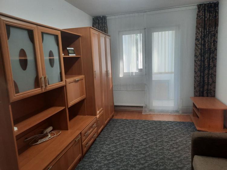 Apartament cu 3 camere semidecomandat în Șiria