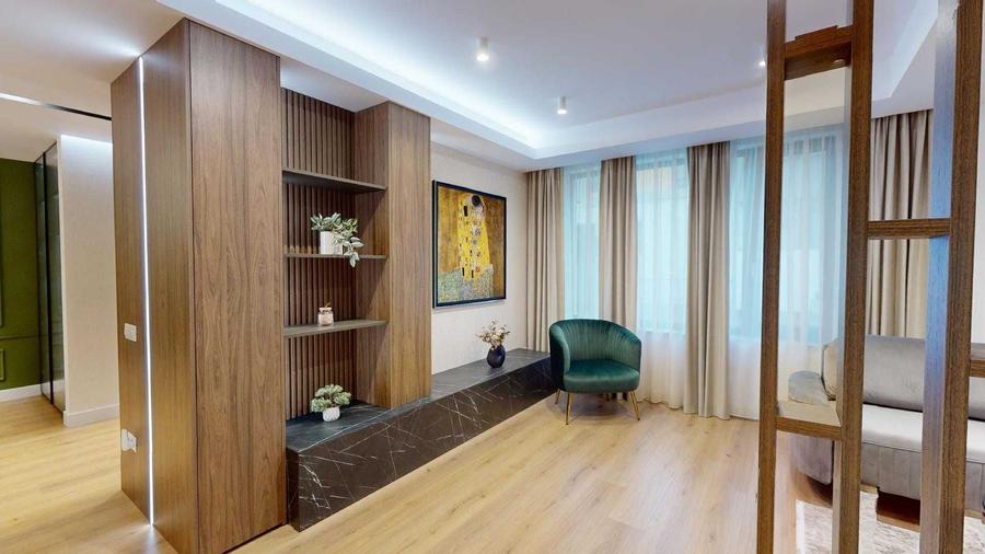 Casă cu 4 camere cu Teren 70 Mp în Exterior Vest