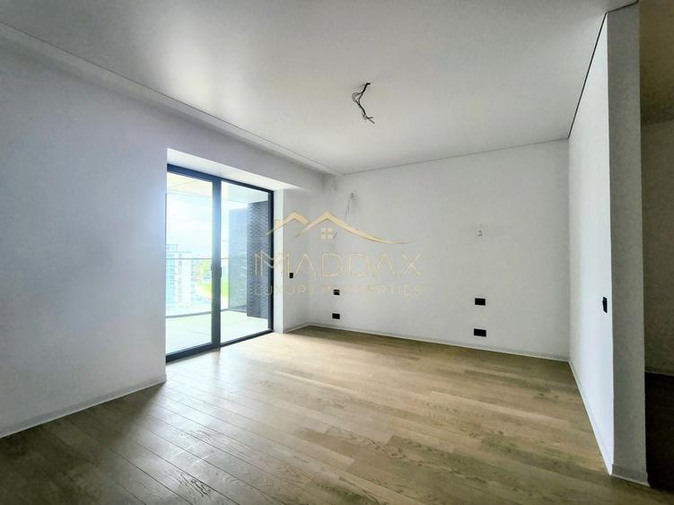 Apartament cu 4 camere semidecomandat în Floreasca