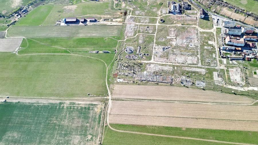Teren Construcții intravilan de 185299 mp, în Central