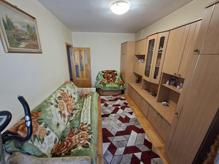 Apartament cu 3 camere decomandat în Păcurari