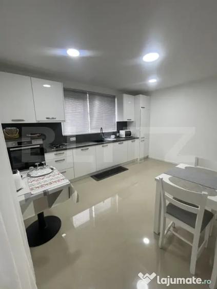Casă cu 3 camere cu Teren 3500 Mp în Central
