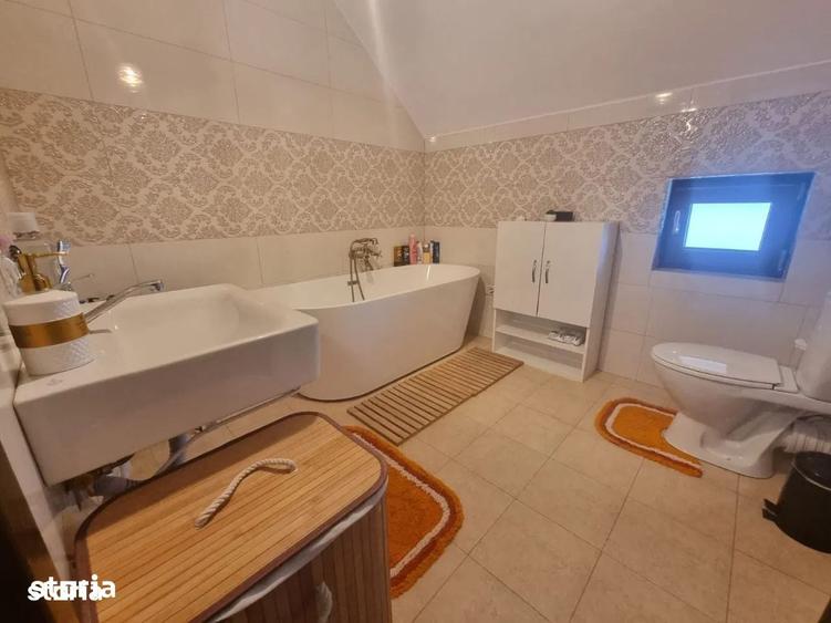 Casă cu 4 camere cu Teren 500 Mp în Moara