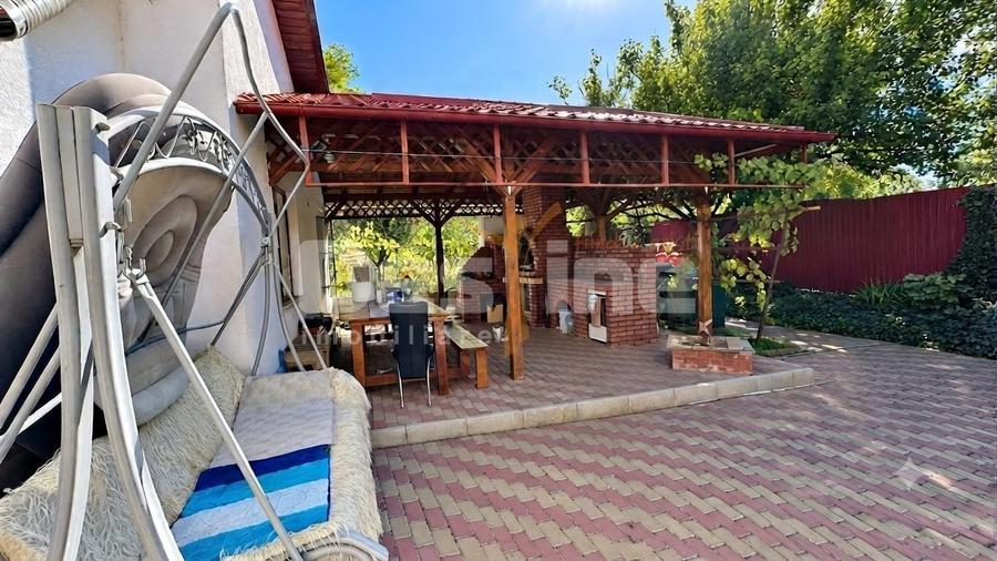 Casă individuală cu 5 camere cu Canalizare în Muntenii de Jos