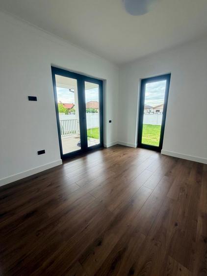 Casă individuală cu 4 camere cu Teren 500 Mp în Periferie