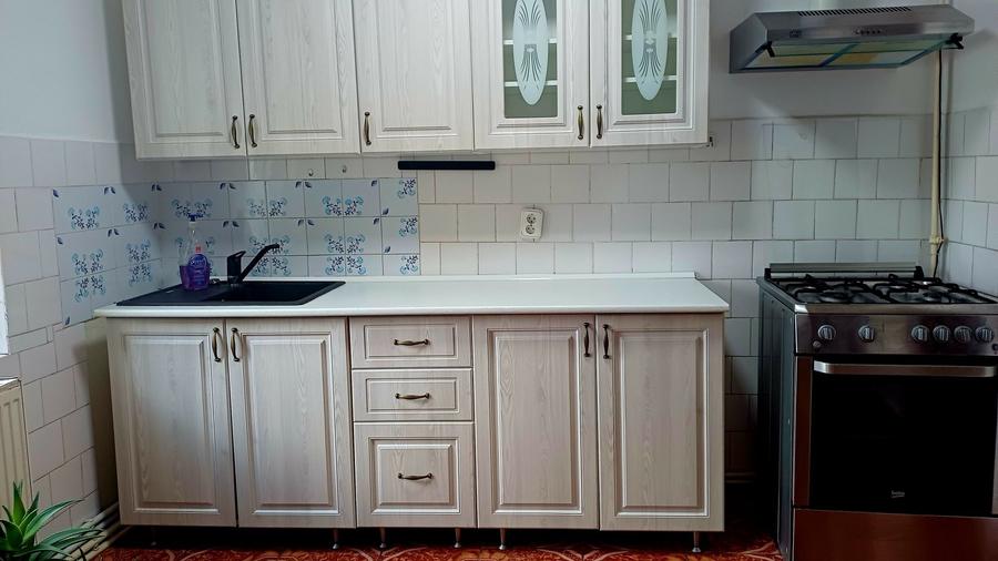 Apartament cu 3 camere decomandat în Amara