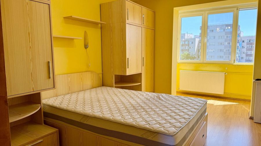 Apartament cu 3 camere semidecomandat în Gorjului