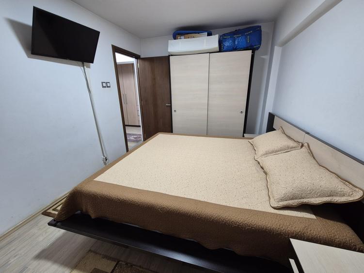 Apartament cu 3 camere decomandat în Nicolina