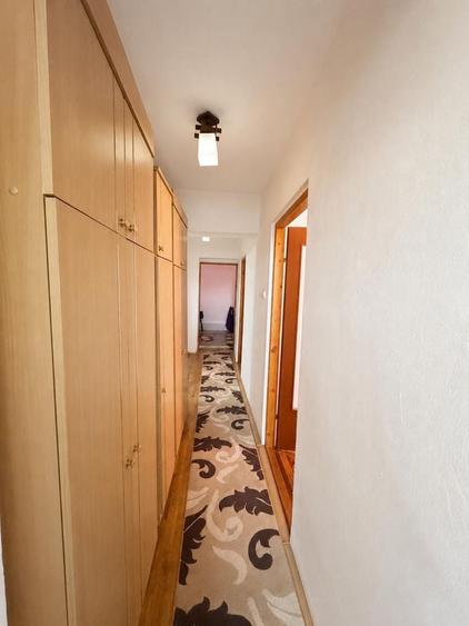 Apartament cu 4 camere decomandat în Central