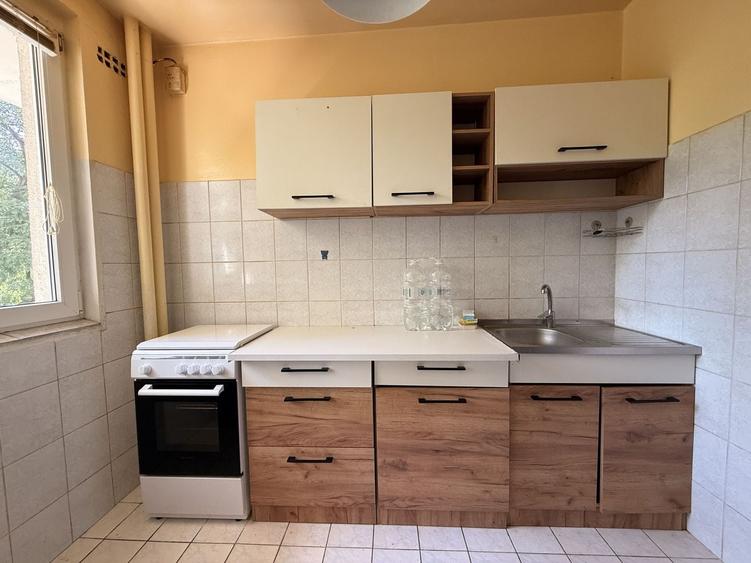 Apartament cu 2 camere semidecomandat, mobilat în 1 Mai