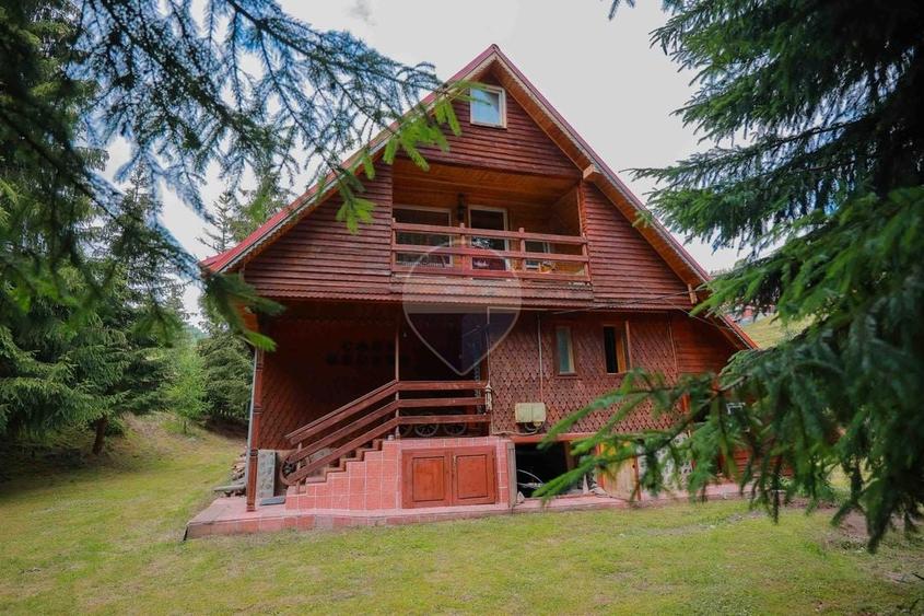 Casă individuală cu 12 camere cu Teren 3326 Mp în Arieșeni