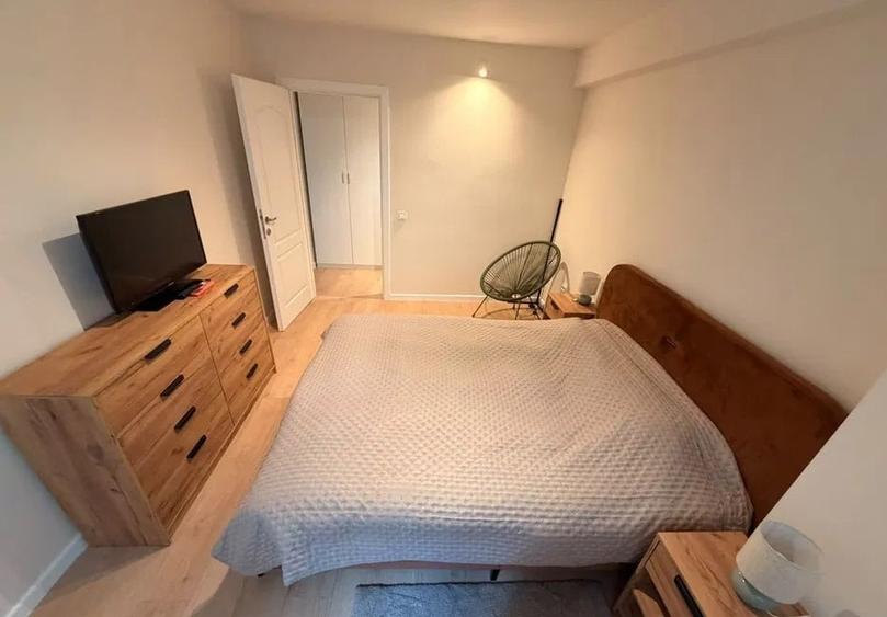 Apartament cu 4 camere decomandat, mobilat în Aviatorilor