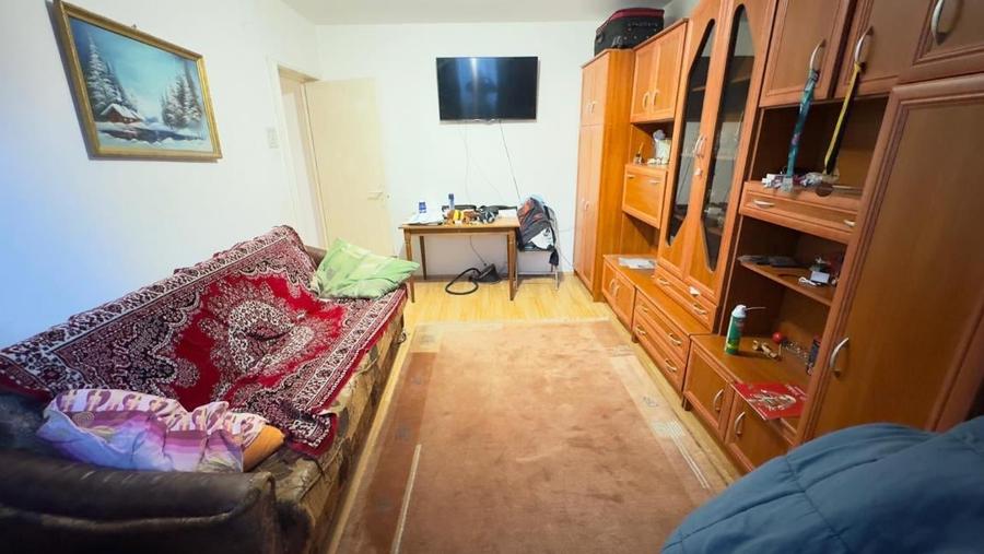 Apartament cu 3 camere decomandat în Noua