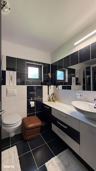 Casă cu 4 camere cu Teren 3000 Mp în Sadova