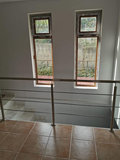 Casă individuală cu 4 camere cu Canalizare în Vest