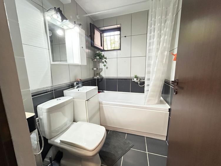 Apartament cu 3 camere decomandat, mobilat în Băneasa