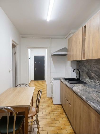 Apartament cu 3 camere semidecomandat în Central