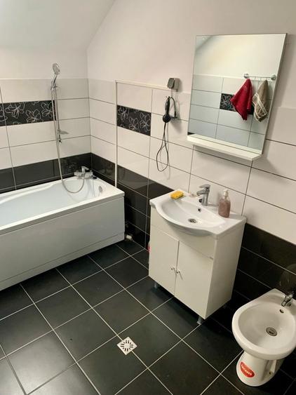 Casă cu 4 camere în Cătălina