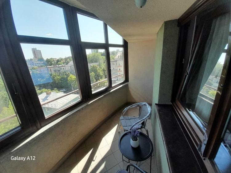 Apartament cu 3 camere decomandat în Liteni
