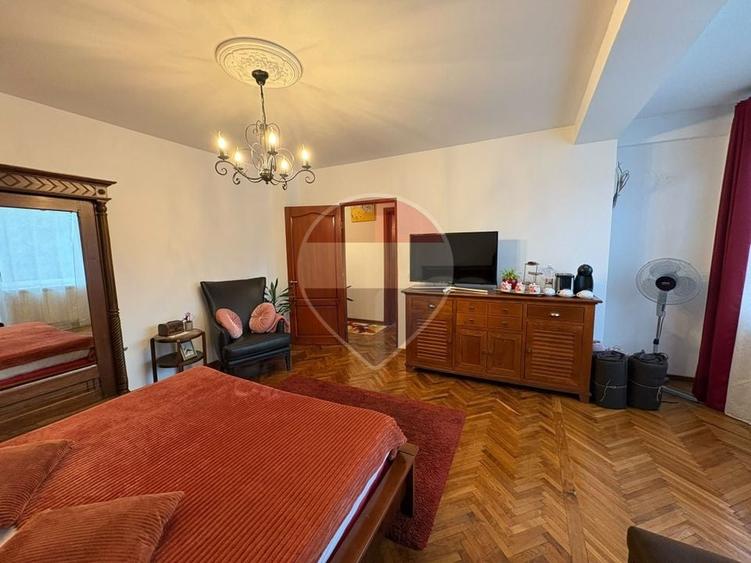 Garsonieră decomandată în Central