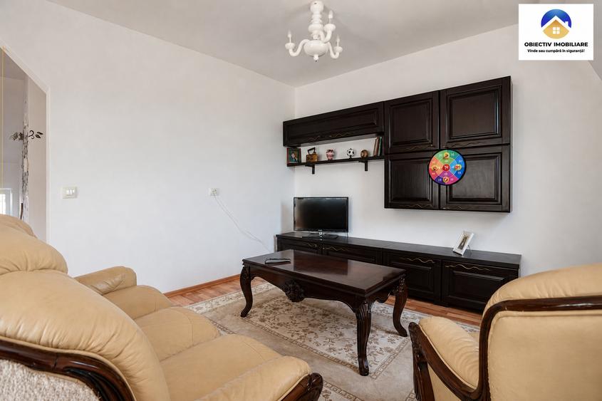 Apartament cu 3 camere semidecomandat în Central