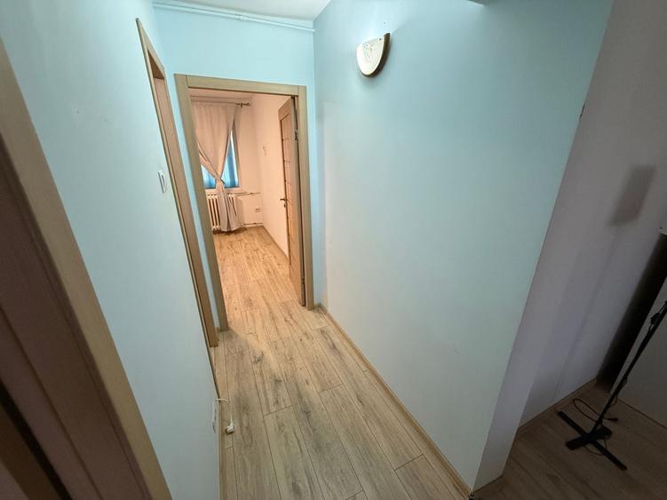 Apartament cu 3 camere semidecomandat, mobilat în Doamna Ghica