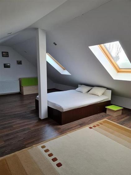 Casă individuală cu 5 camere cu Teren 400 Mp în Schei