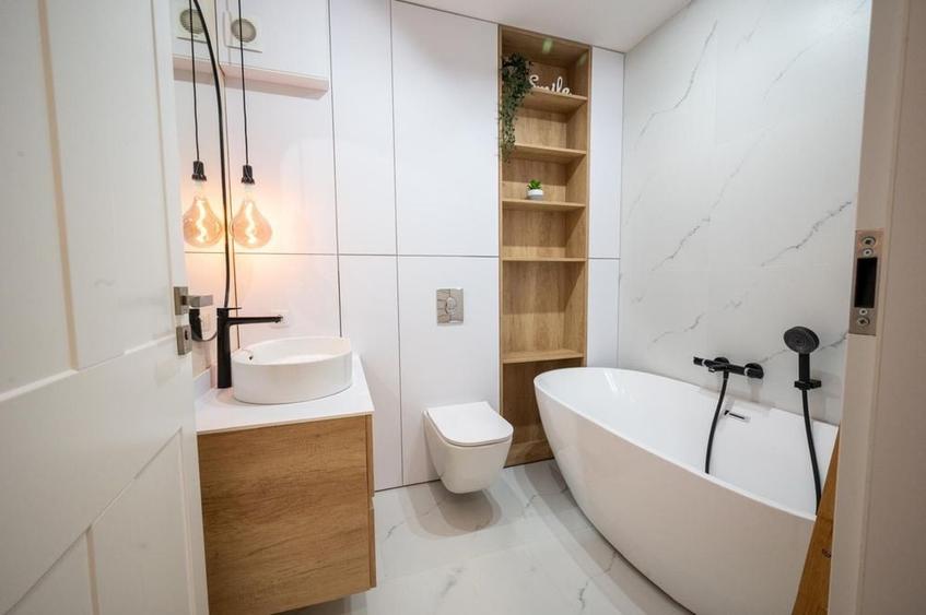 Apartament cu 3 camere decomandat în Central