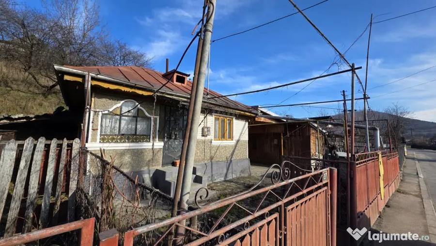 Casă cu 4 camere cu Teren 600 Mp în Central