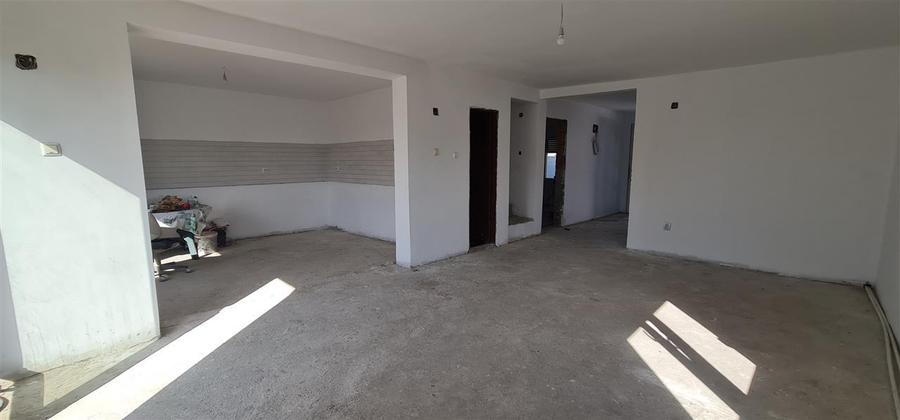Casă individuală cu 6 camere cu Canalizare în Vladimirescu