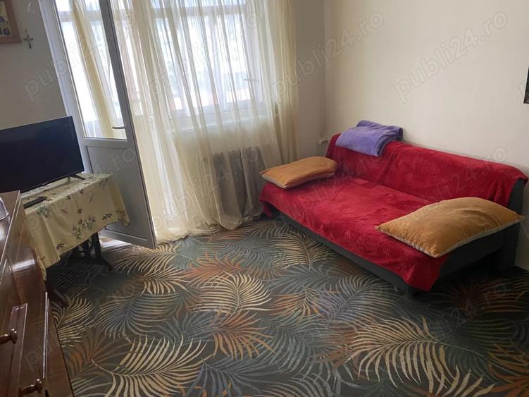 Apartament cu 3 camere semidecomandat în Central