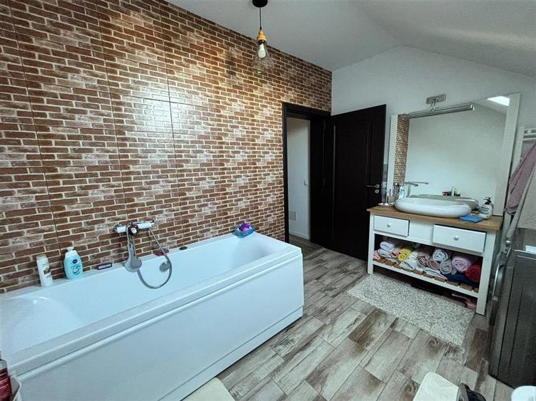 Casă individuală cu 3 camere cu Teren 250 Mp în Miroslava