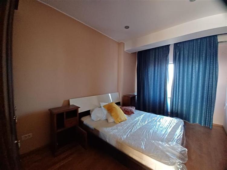 Apartament cu 8 camere decomandat în Central