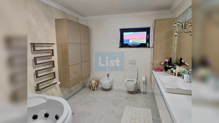 Casă cu Teren 1000 Mp în Central