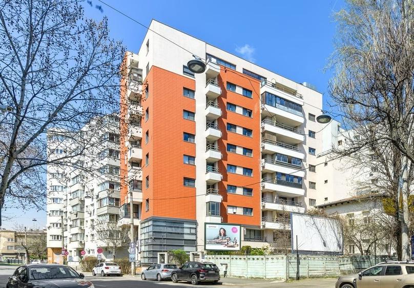 Apartament cu 3 camere decomandat în Victoriei