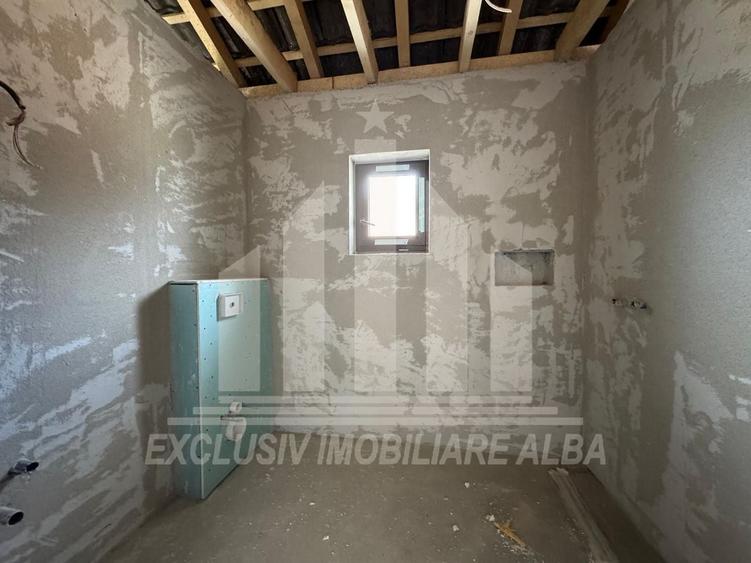 Casă individuală cu 4 camere cu Canalizare în Cetate
